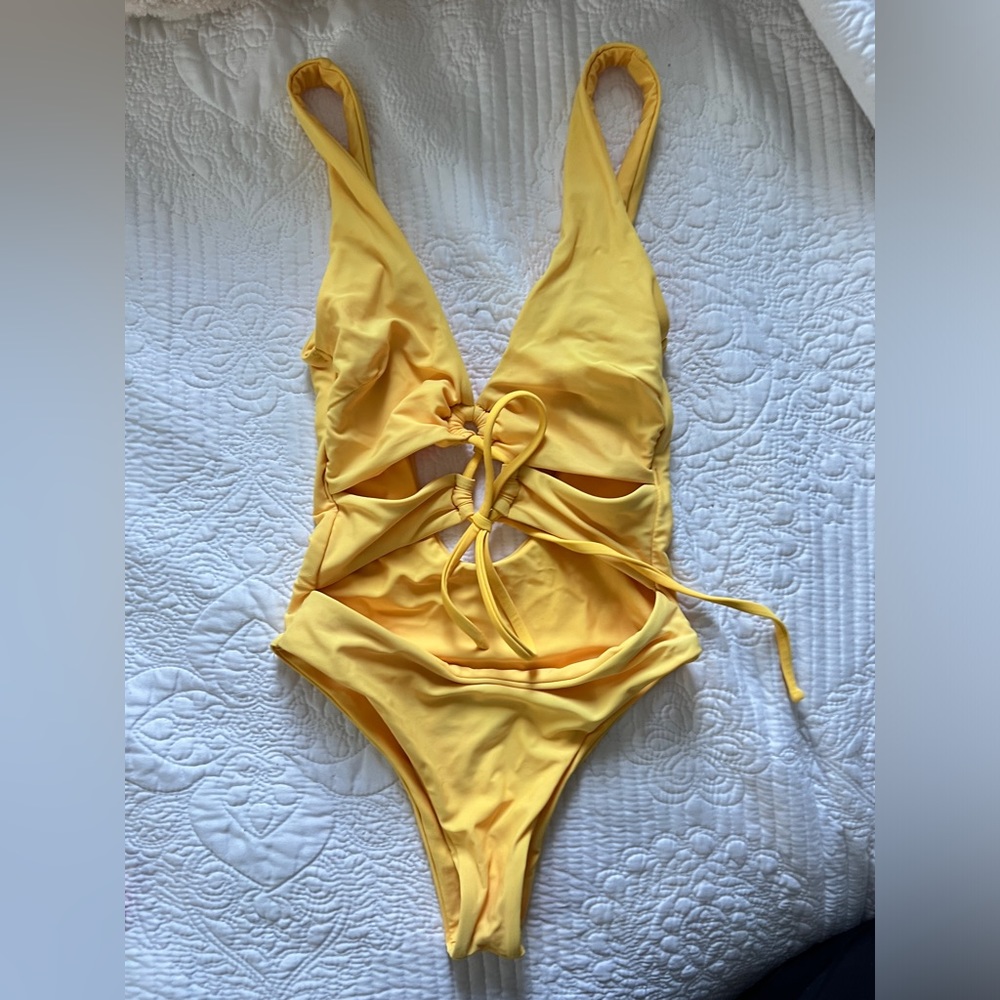 Yellow One Piece Gem